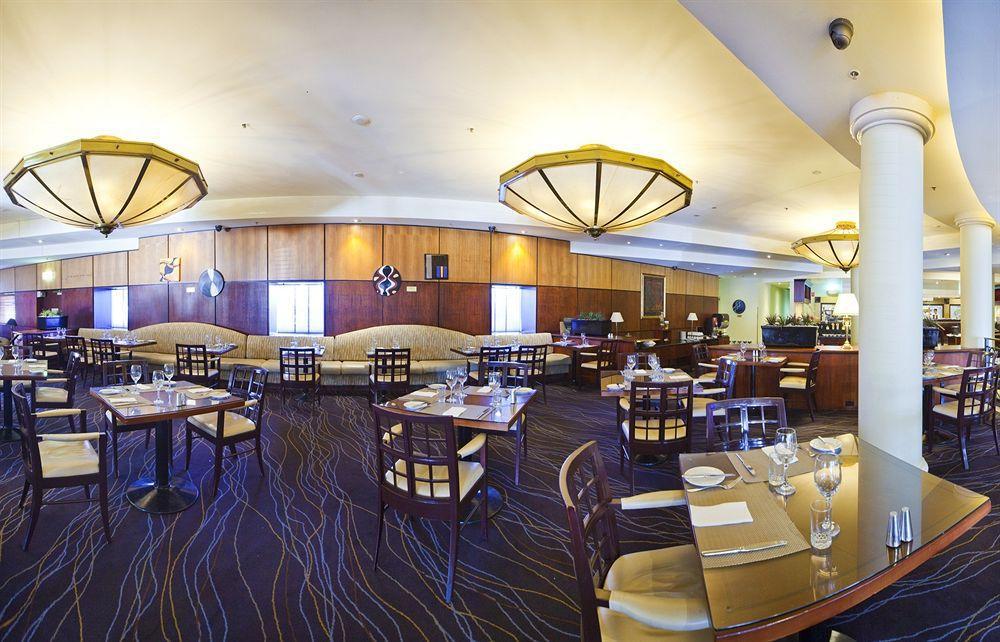 Stamford Plaza Sydney Airport Hotel & Conference Centre Exterior photo The restaurant